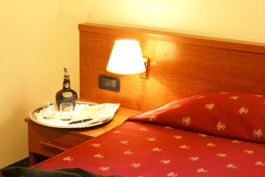 Hotel Versailles Rom Rum bild